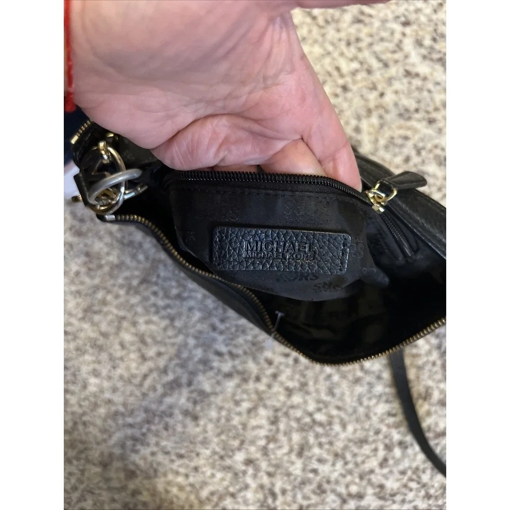 MICHAEL KORS Medium Pebbled Leather Black Bag‎ Crossbody No Scraches Or Damages